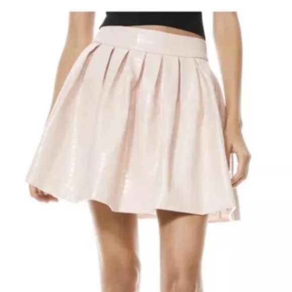 Alice & Olivia : baby pink skirt 25$ - Picture 2 of 5